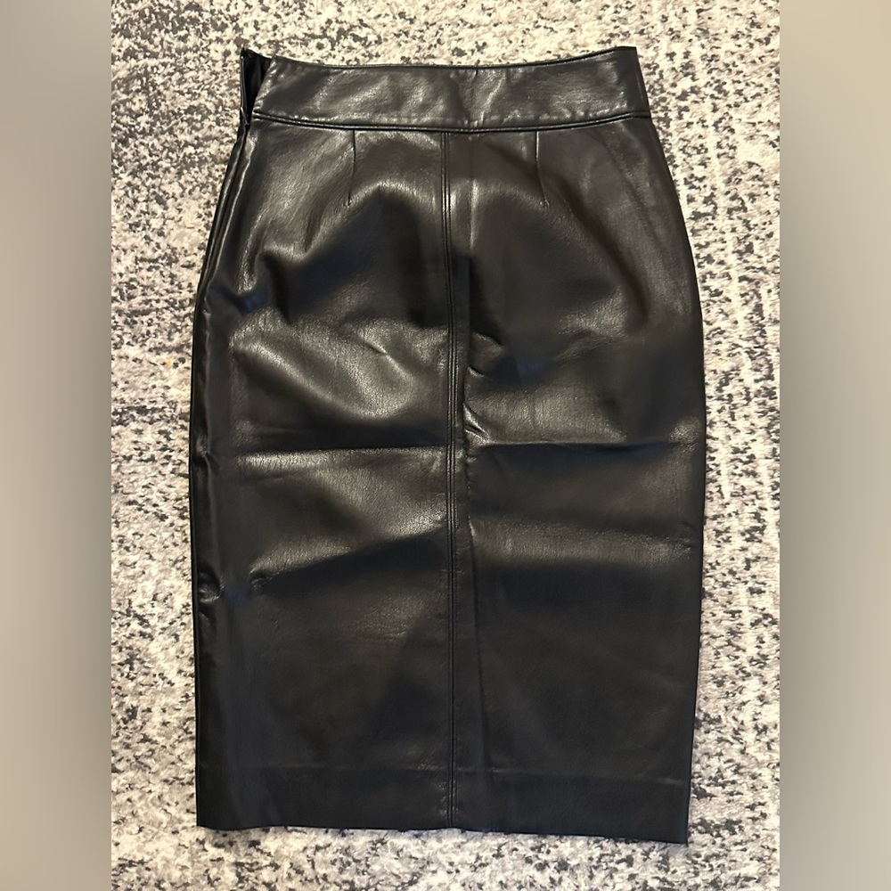 Aritiza Babaton midi pegu skirt in size 4. Slit in the front - Picture 3 of 4